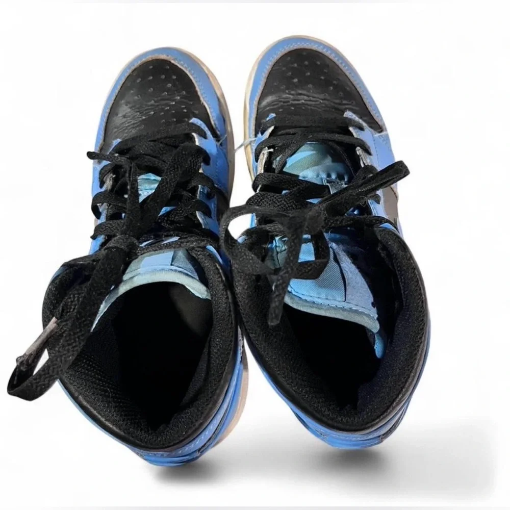 Kids Nike Air Jordan 1 Mid Trainers Sneakers in Black & Light Blue